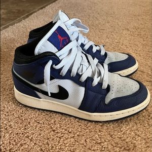 Jordan 1 Mid Deep Royal